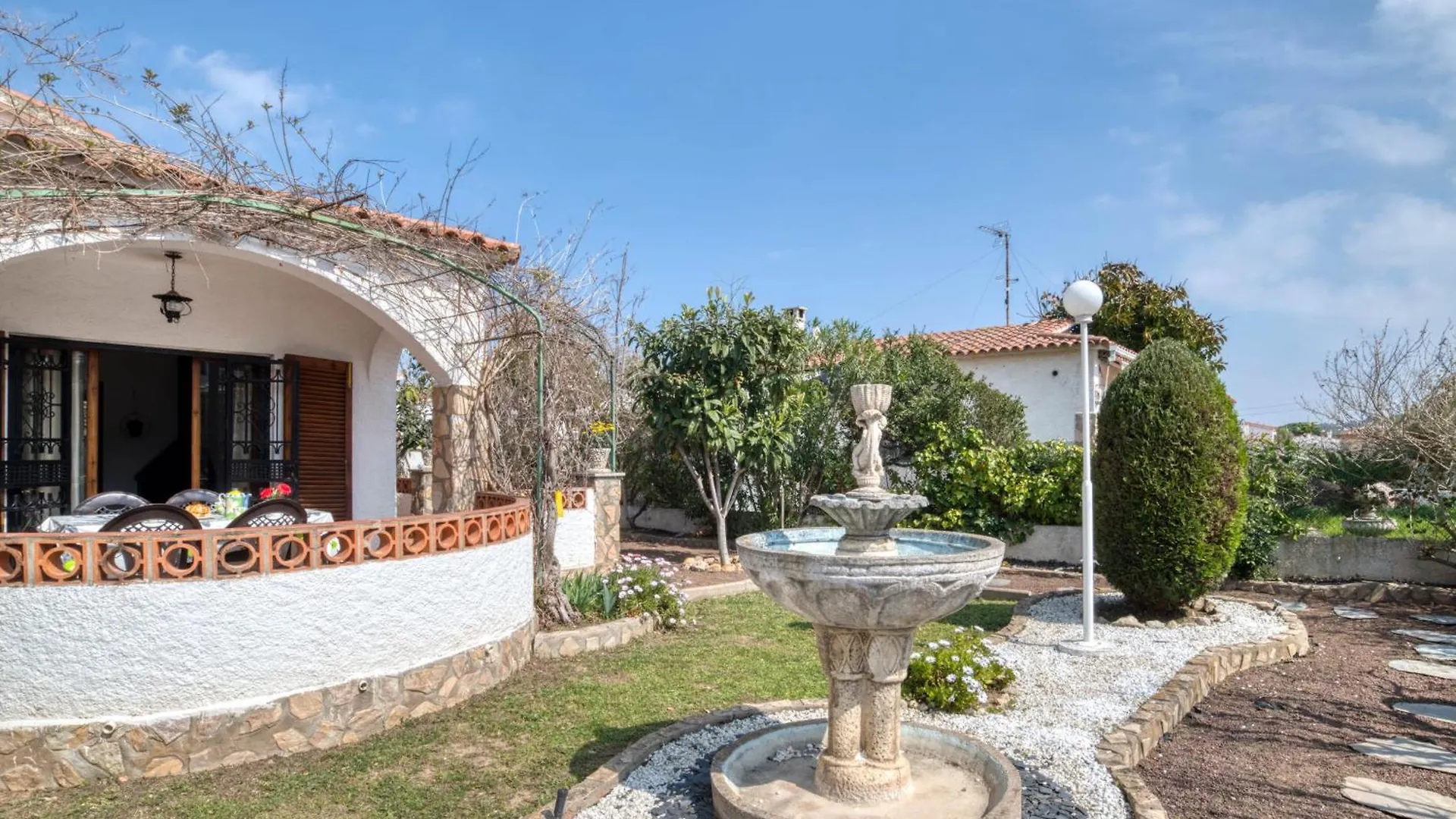 Lluisa Villa L' Escala